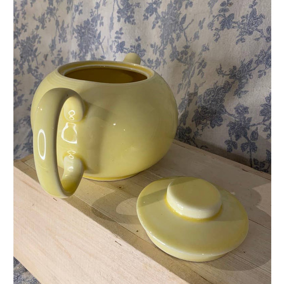 Vintage 1940s WS George U.S.A. Cheerful Yellow Teapot Round - Picture 2 of 7